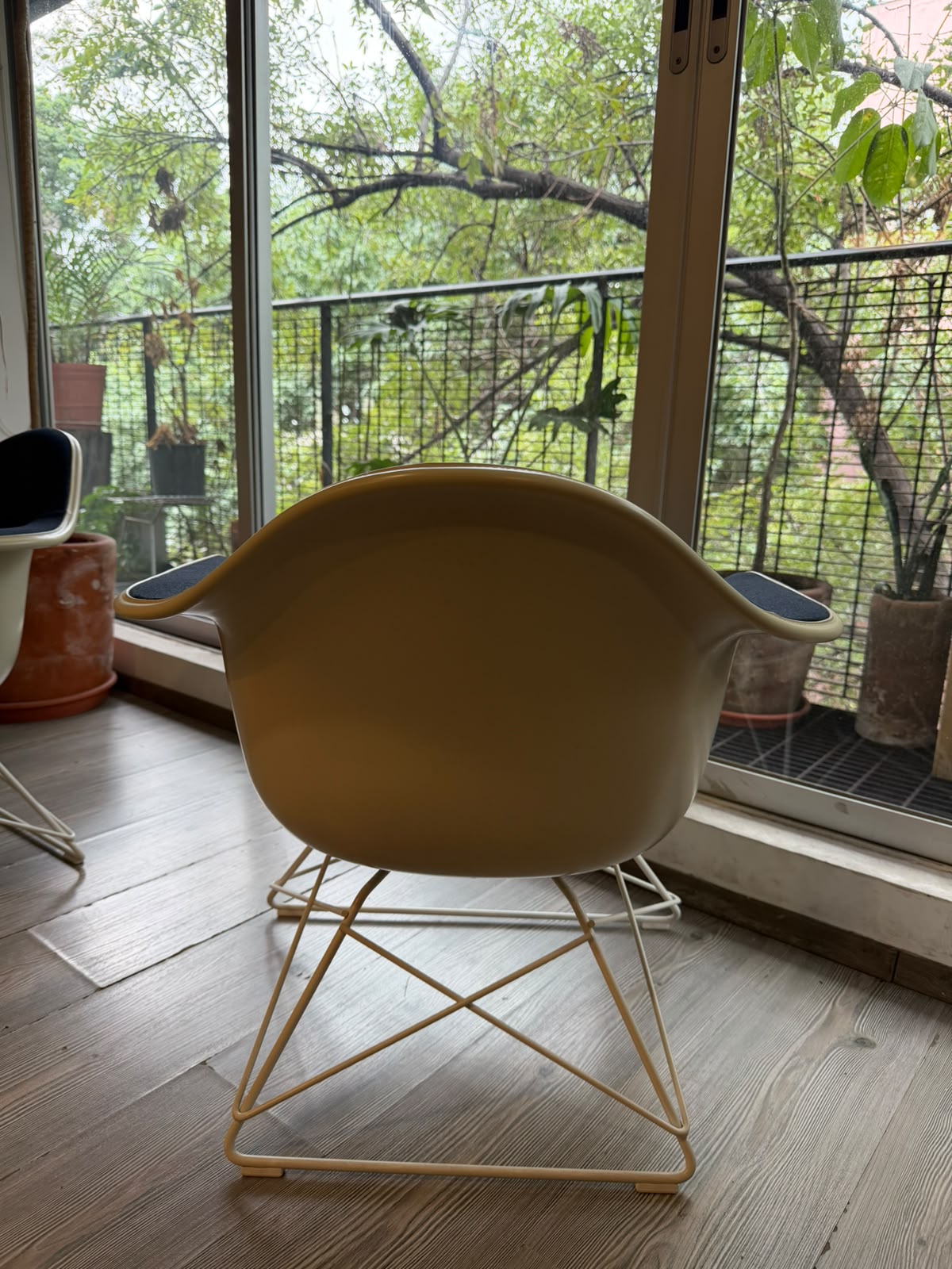 Eames LAR    Herman Miller