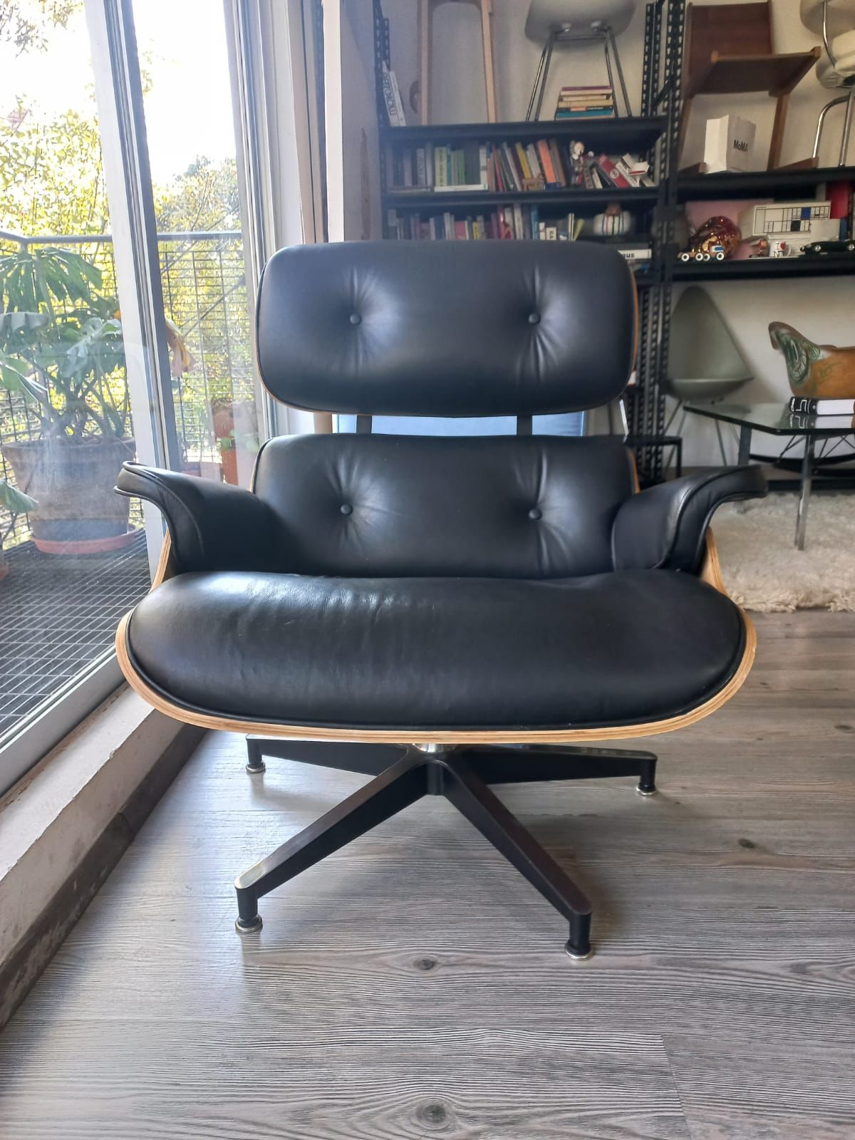 Eames Lounge & Ottomano    Replica