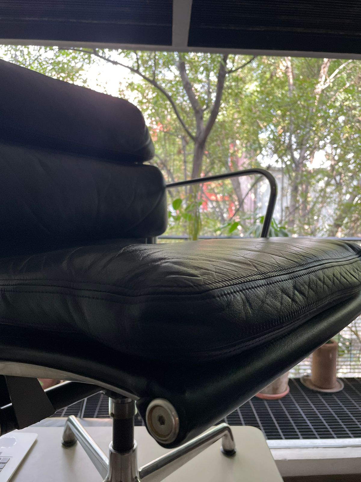 Eames Soft Pad EA 434 Chair           Herman Miller