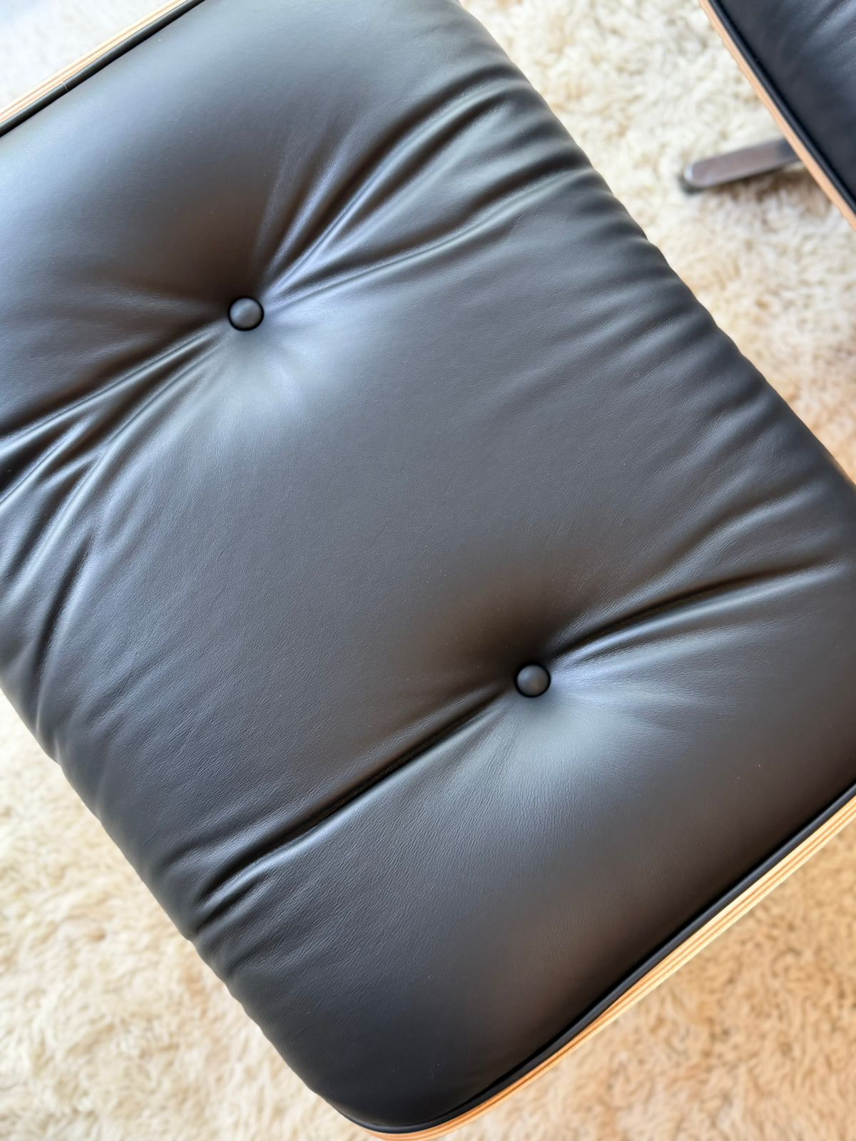 Eames Lounge & Ottoman        Herman miller