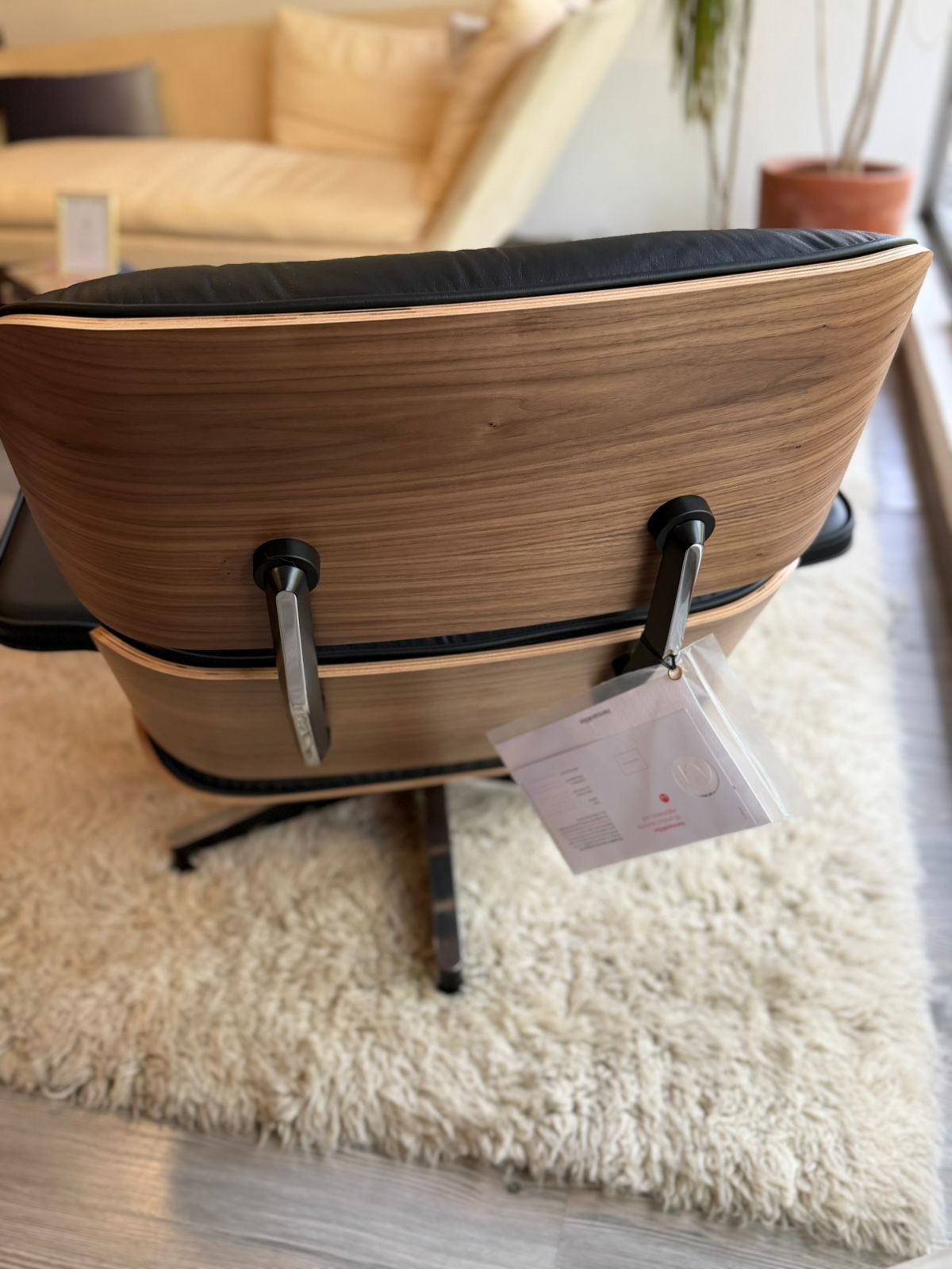 Eames Lounge & Ottoman        Herman miller