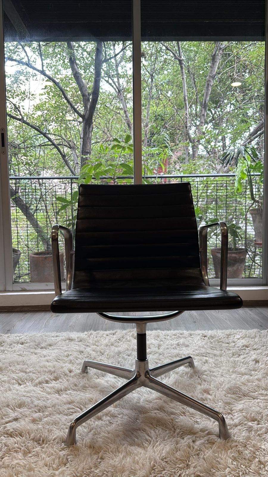 Eames EA 104 Aluminium Group      Vitra
