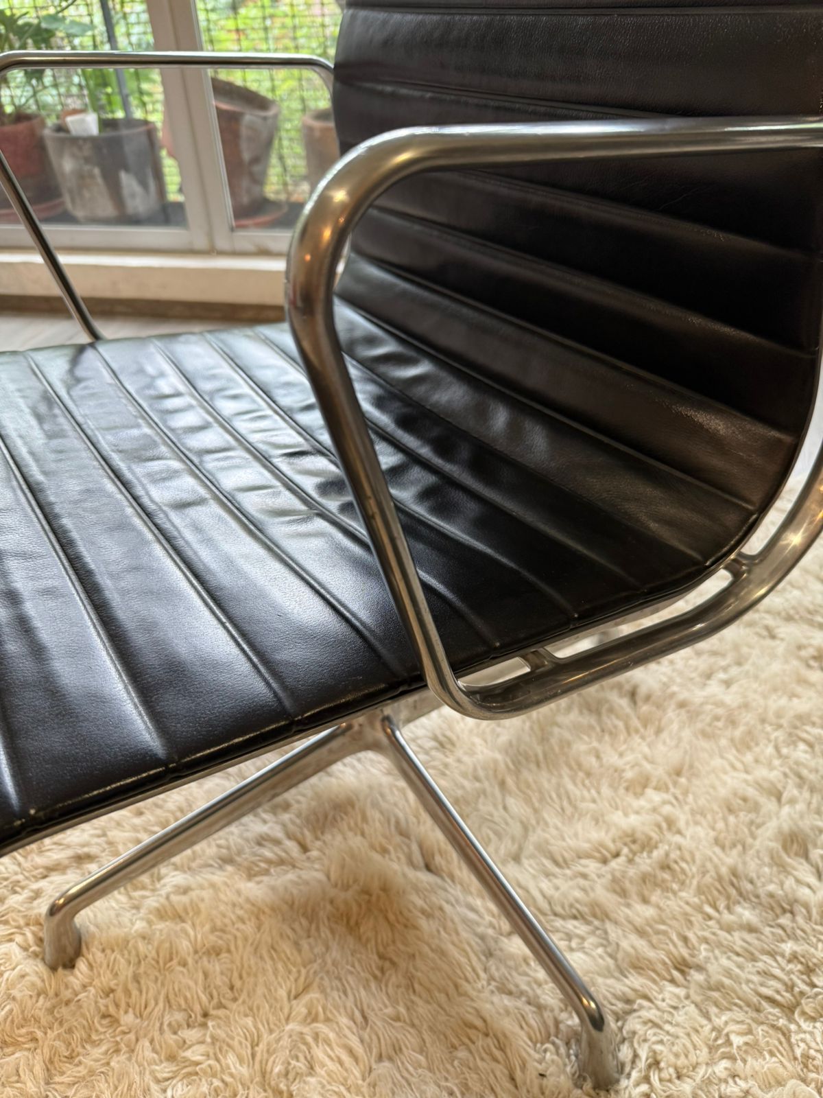 Eames EA 104 Aluminium Group      Vitra