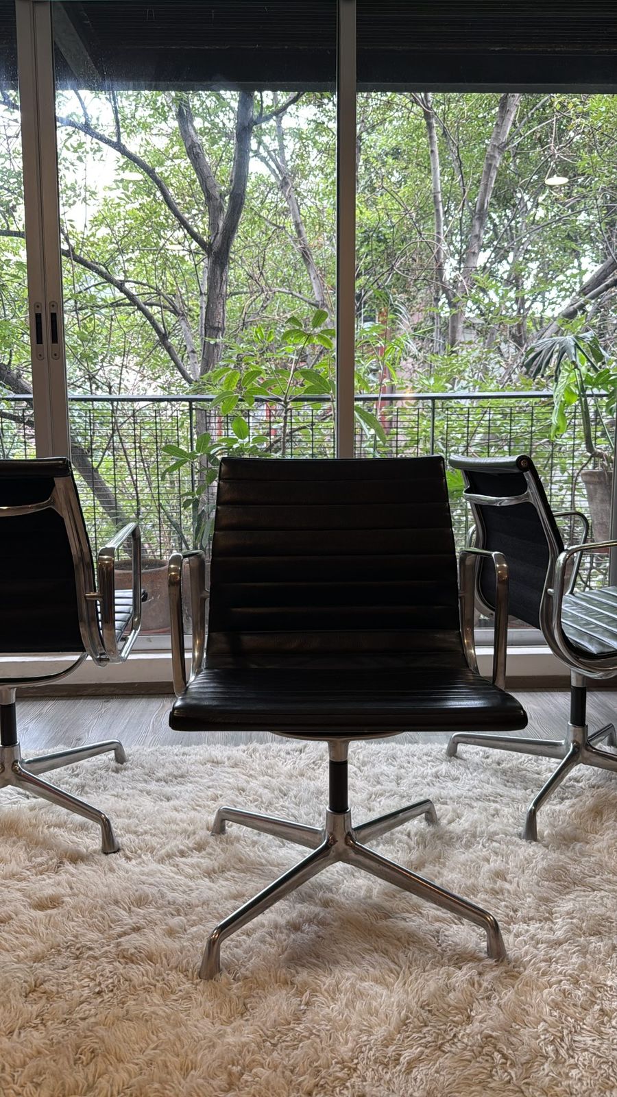 Eames EA 104 Aluminium Group      Vitra