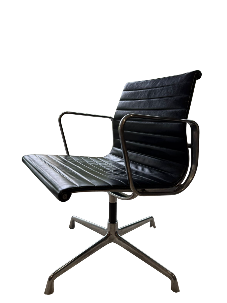 Eames EA 104 Aluminium Group      Vitra
