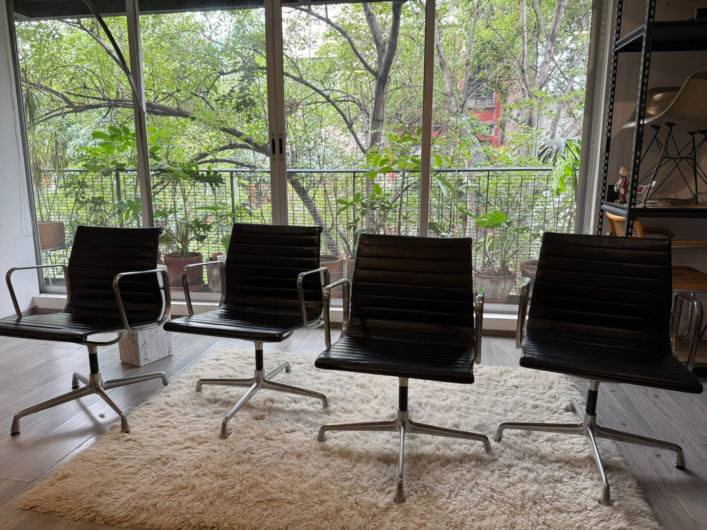 Eames EA 104 Aluminium Group      Vitra