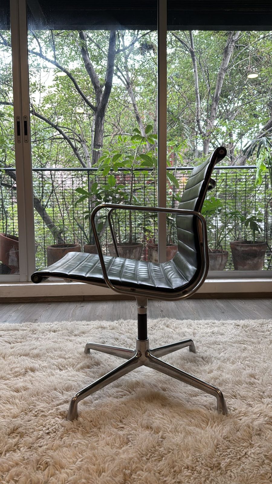 Eames EA 104 Aluminium Group      Vitra