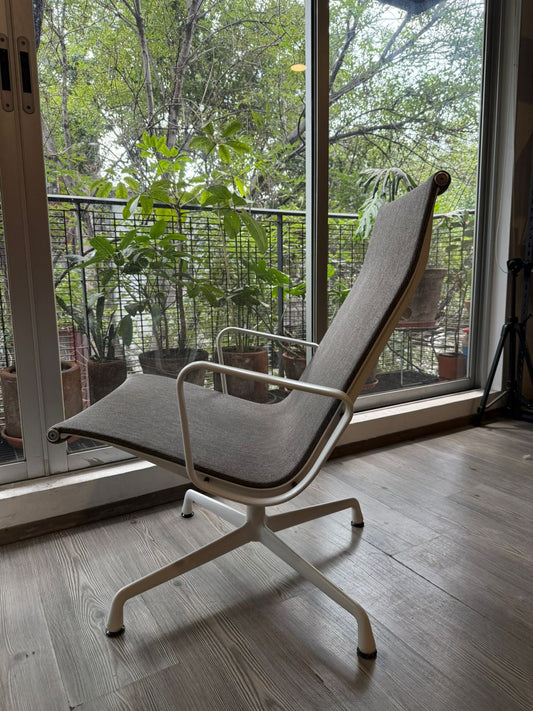 Eames Aluminum Group Lounge Chair Outdoor       Herman Miller