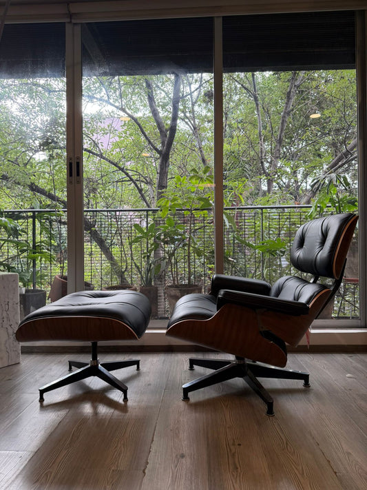 Eames Lounge & Ottoman.      Herman Miller