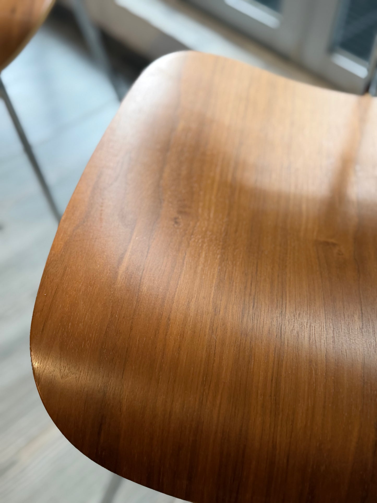 Eames DCM         Herman Miller