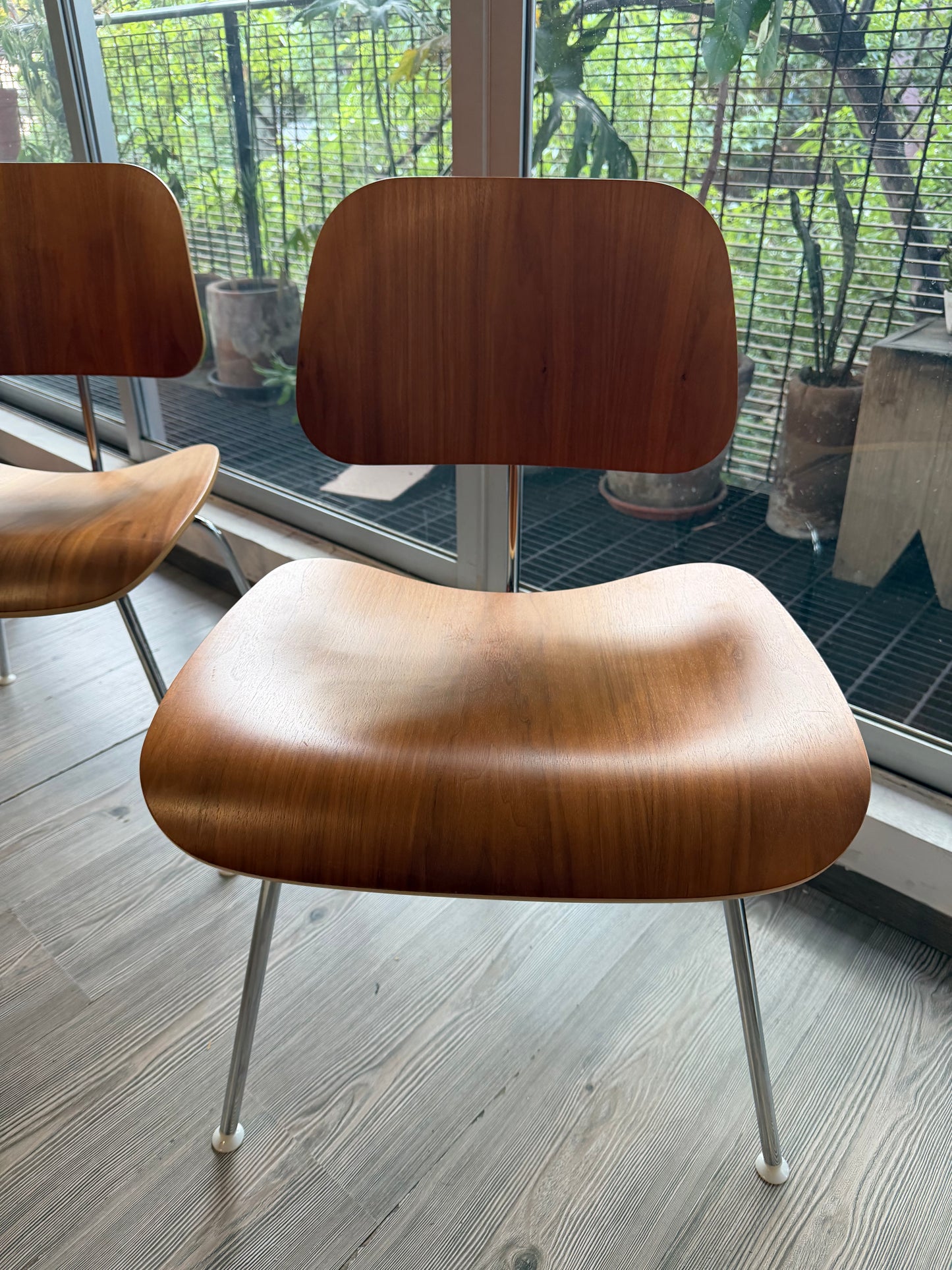 Eames DCM         Herman Miller