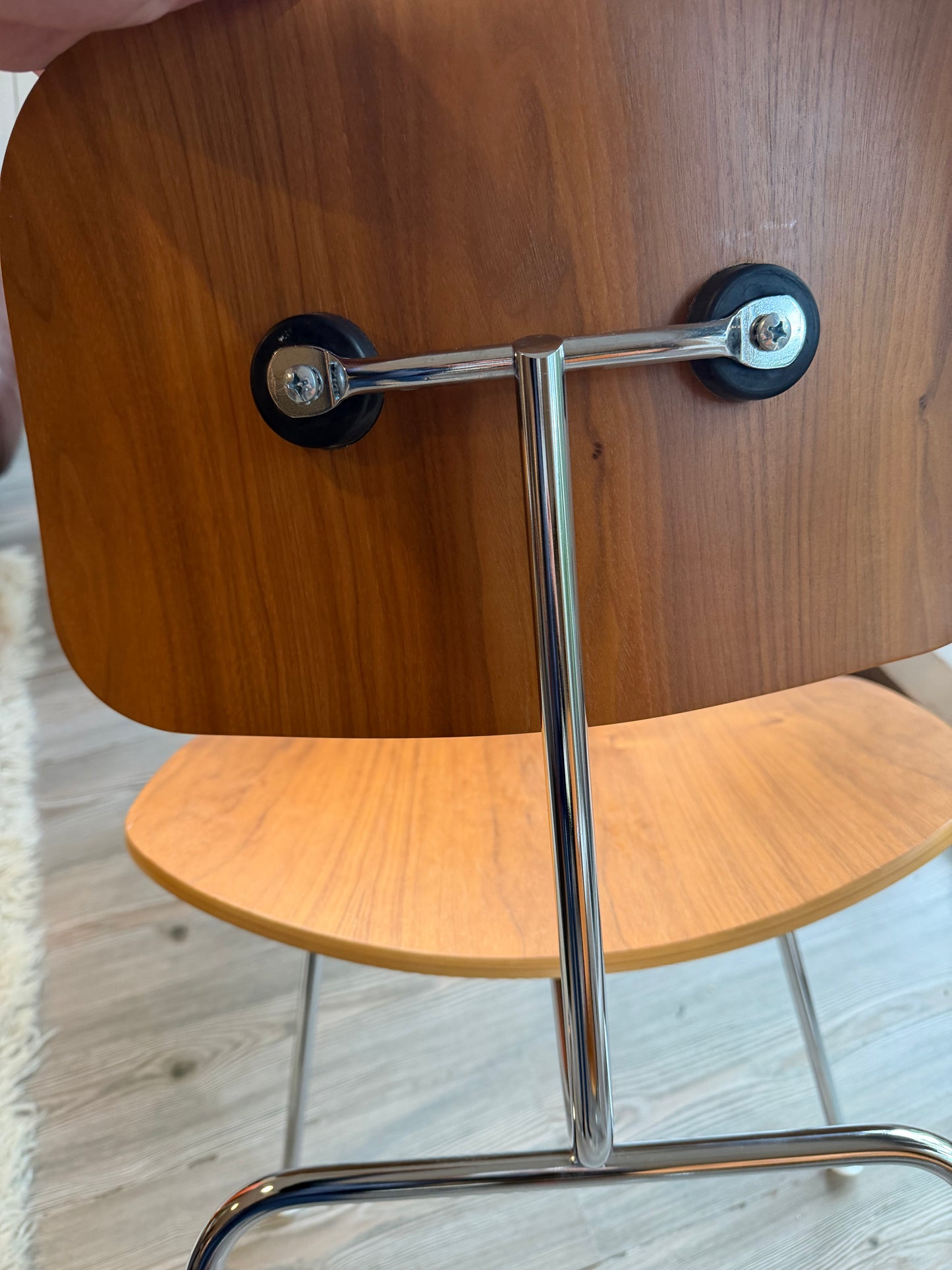 Eames DCM         Herman Miller