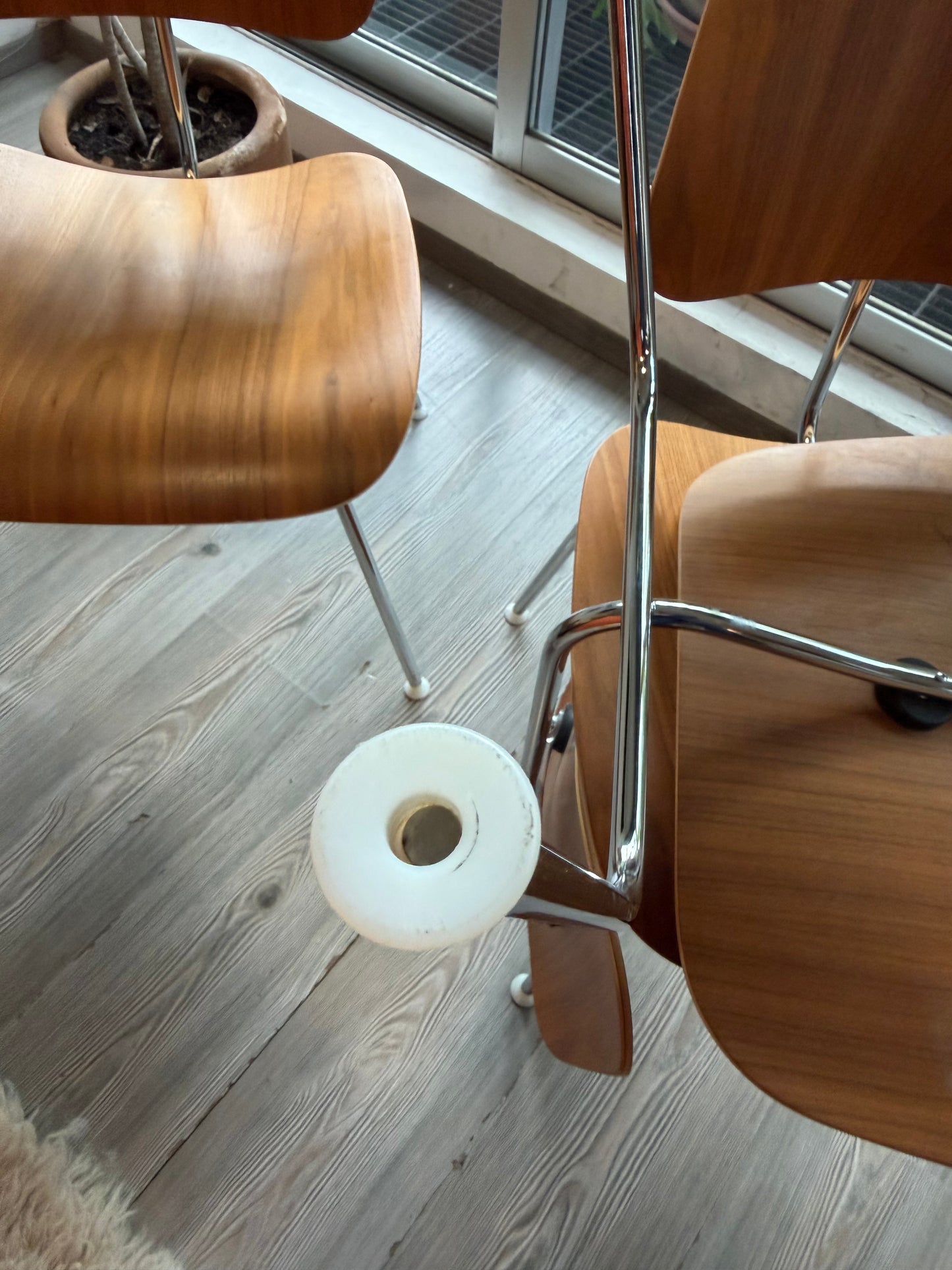 Eames DCM         Herman Miller