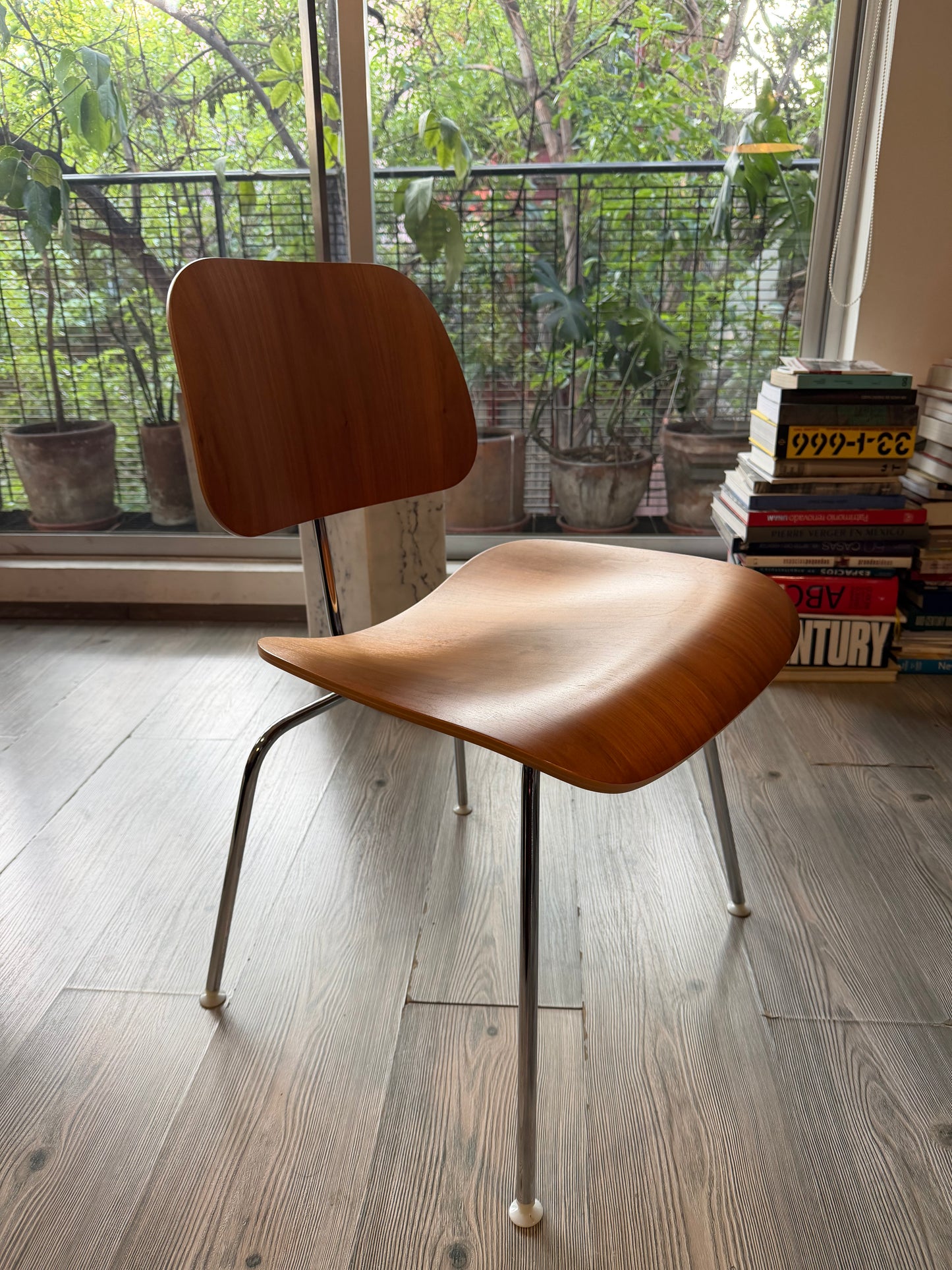 Eames DCM         Herman Miller