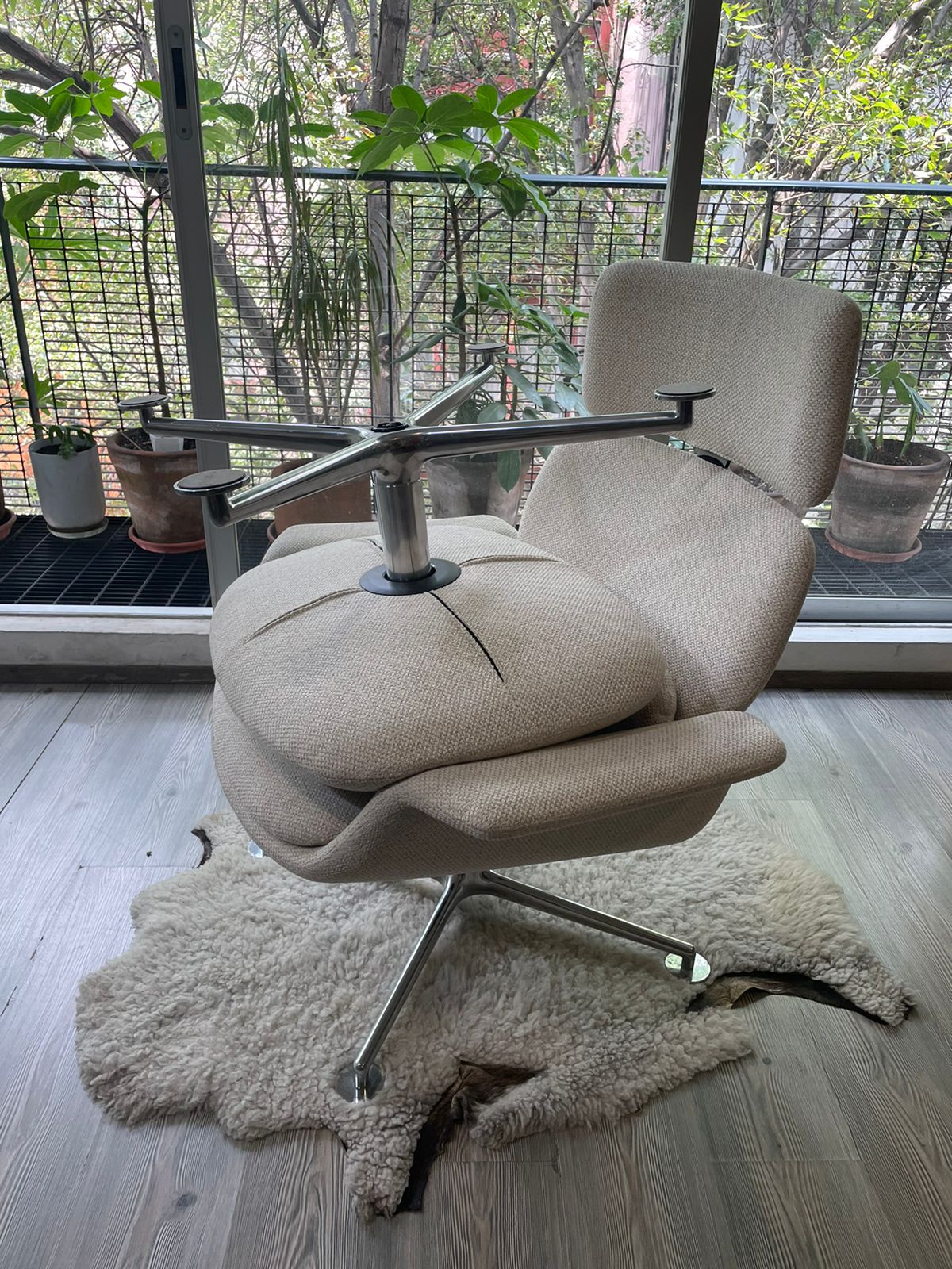 High Back Lounge Chair  KN02  & Ottoman KN03           Knoll