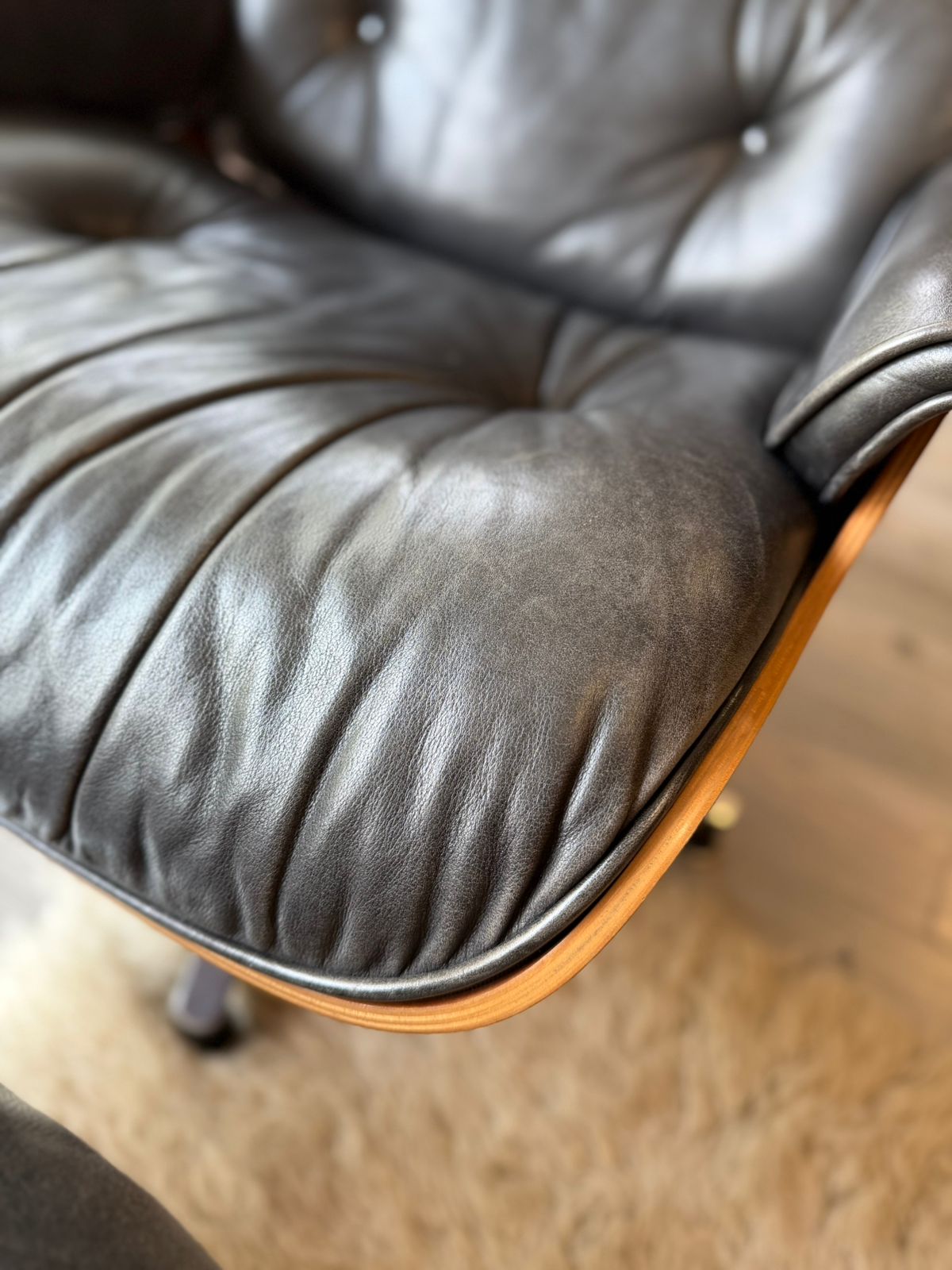Eames Lounge & Ottoman       Herman Miller