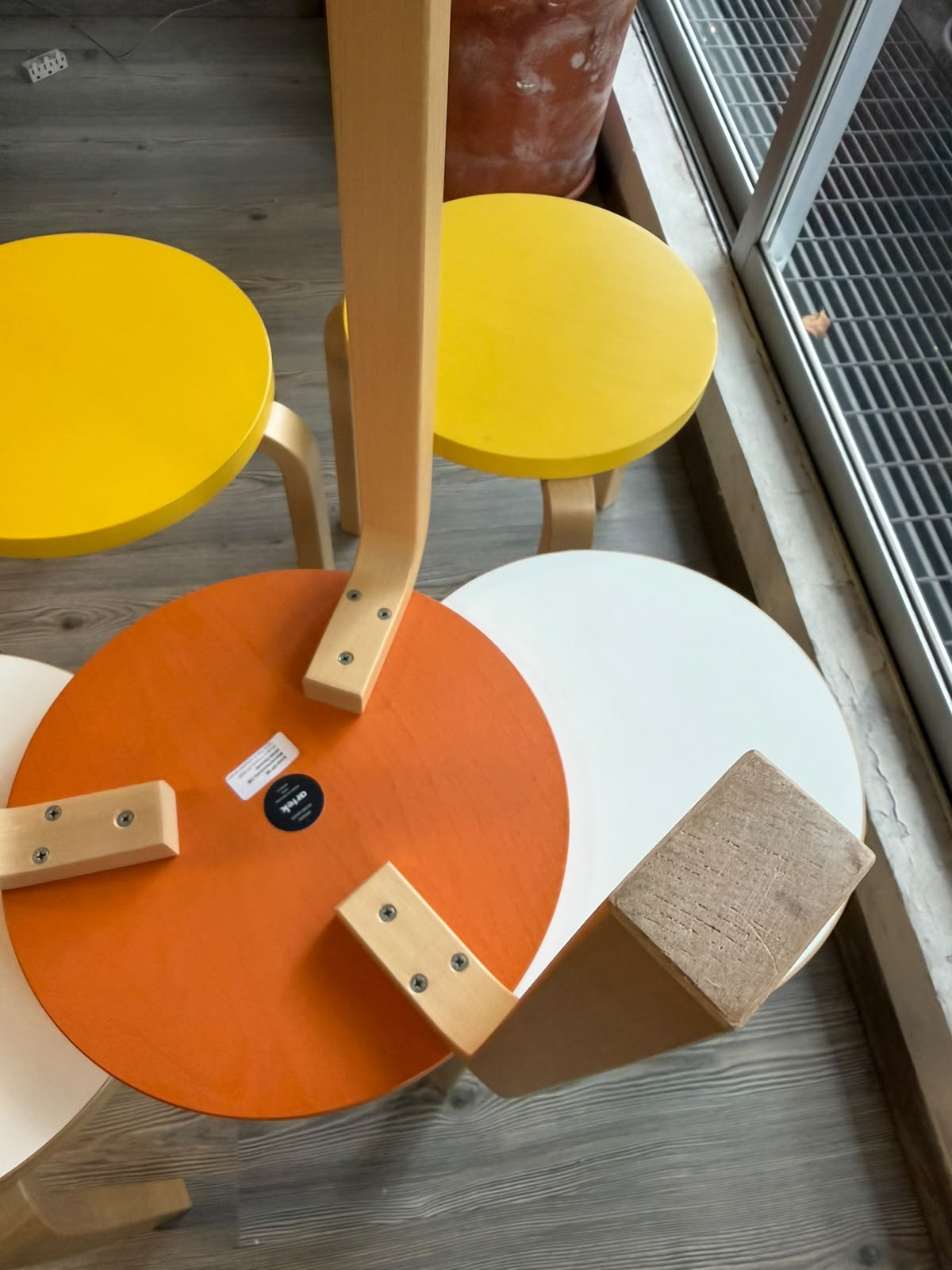 Stool 60       Artek