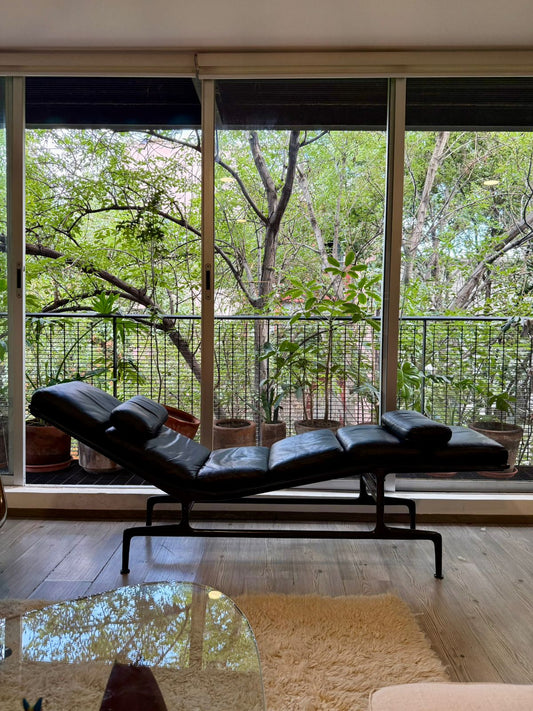 ES-106 'Billy Wilder' Chaise     Herman Miller