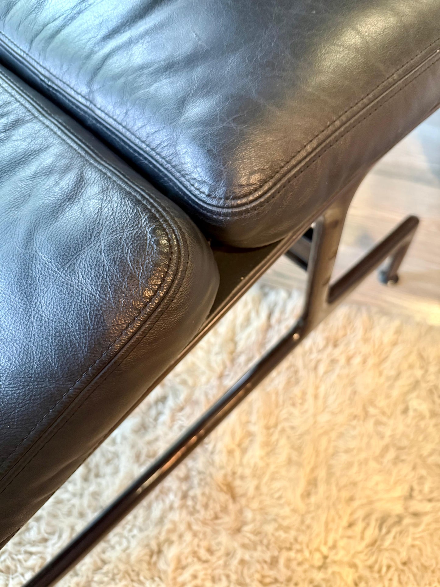 ES-106 'Billy Wilder' Chaise     Herman Miller