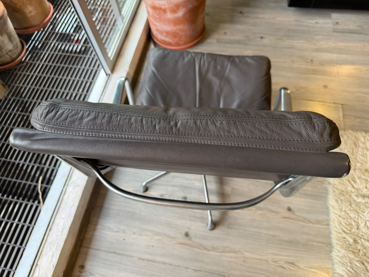 Eames Soft Pad Lounge Chair        Herman Miller