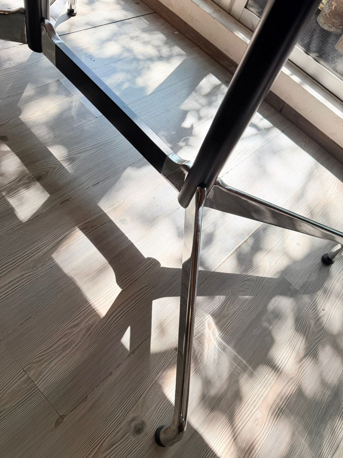 Table eames  rectangular base aluminium  segmented       Herman Miller