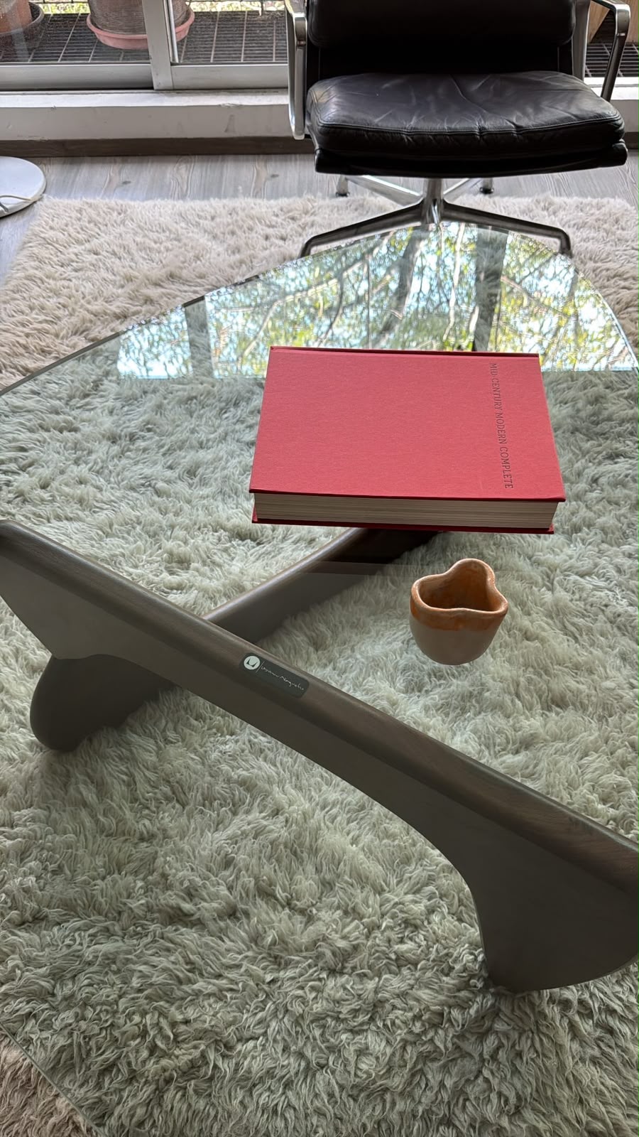 Noguchi table              Herman Miller