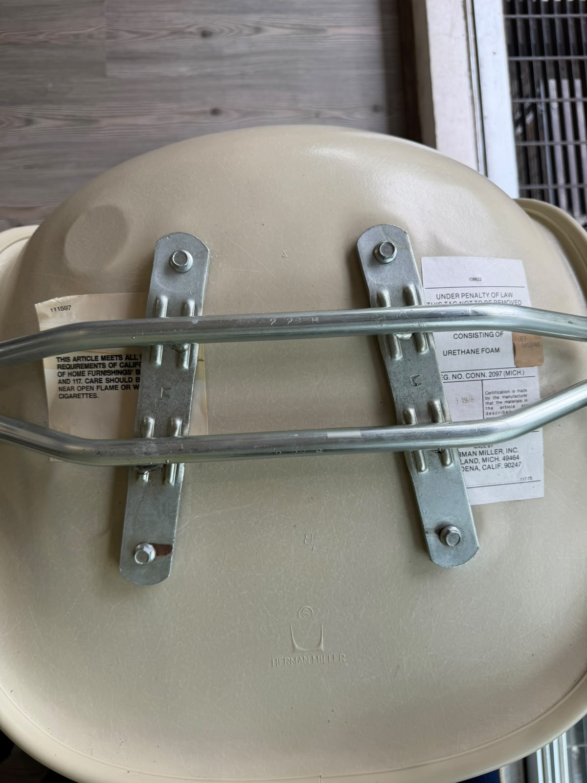 Eames DSS     Herman Miller