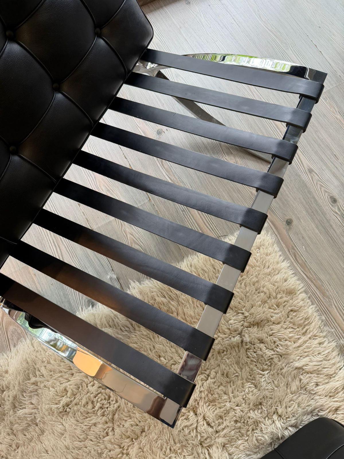 Barcelona Chair       Knoll sutdio
