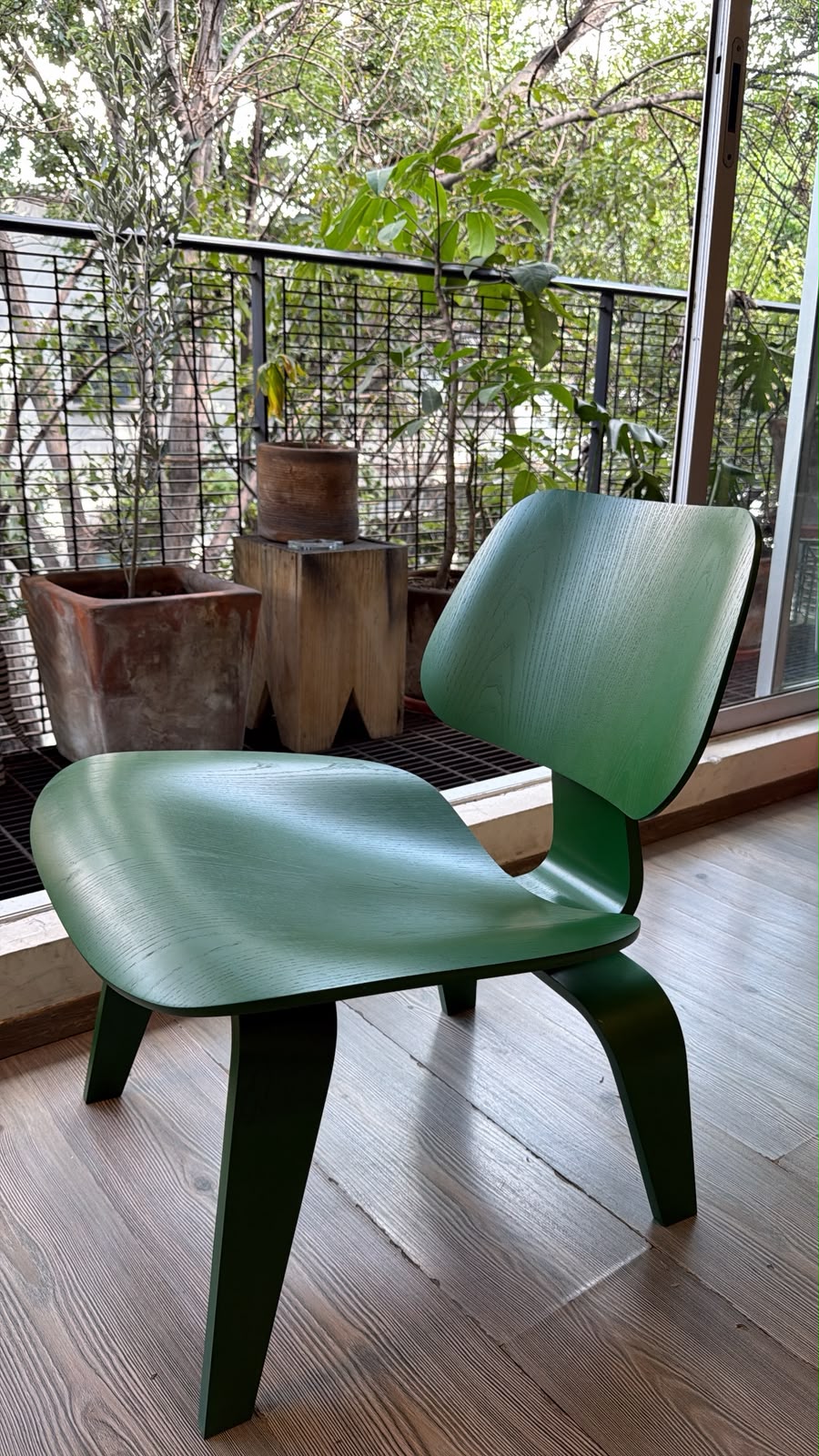 Eames LCW     Collab Herman Miller X HAY