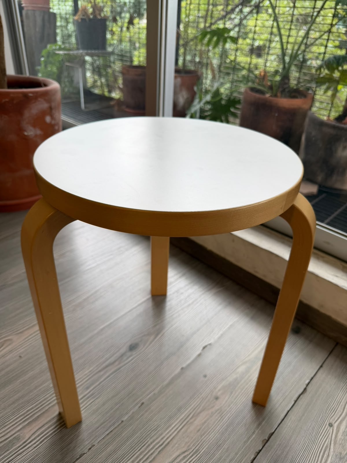 Stool 60       Artek