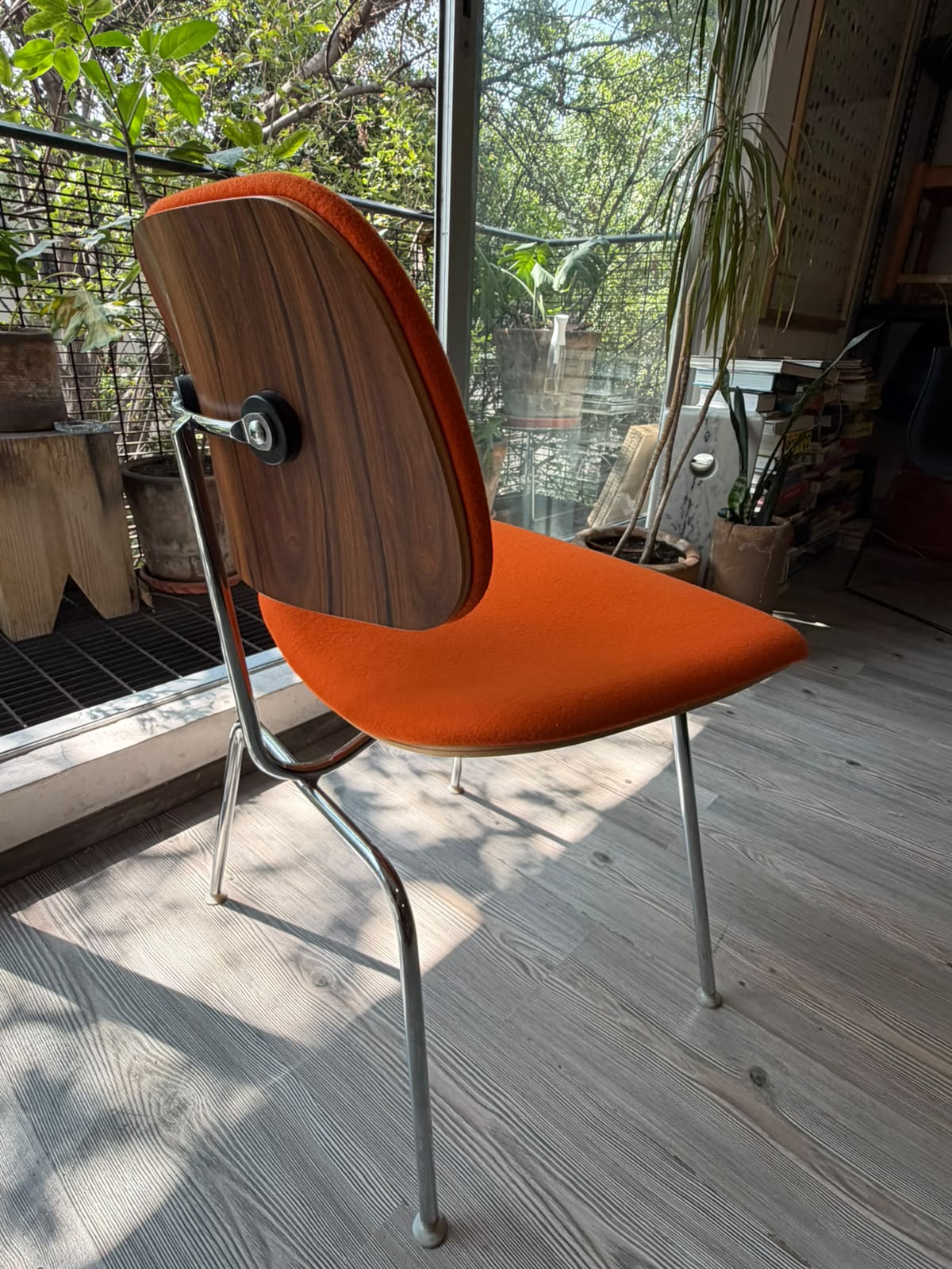 Eames DCM         Herman Miller