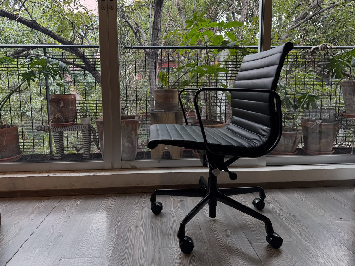 EA335 Eames Aluminum Group Herman Miller