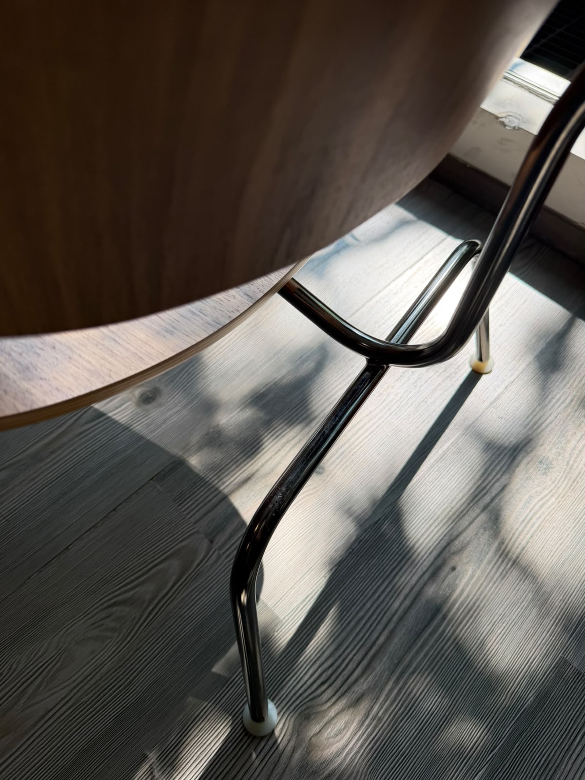 Eames LCM           Herman Miller