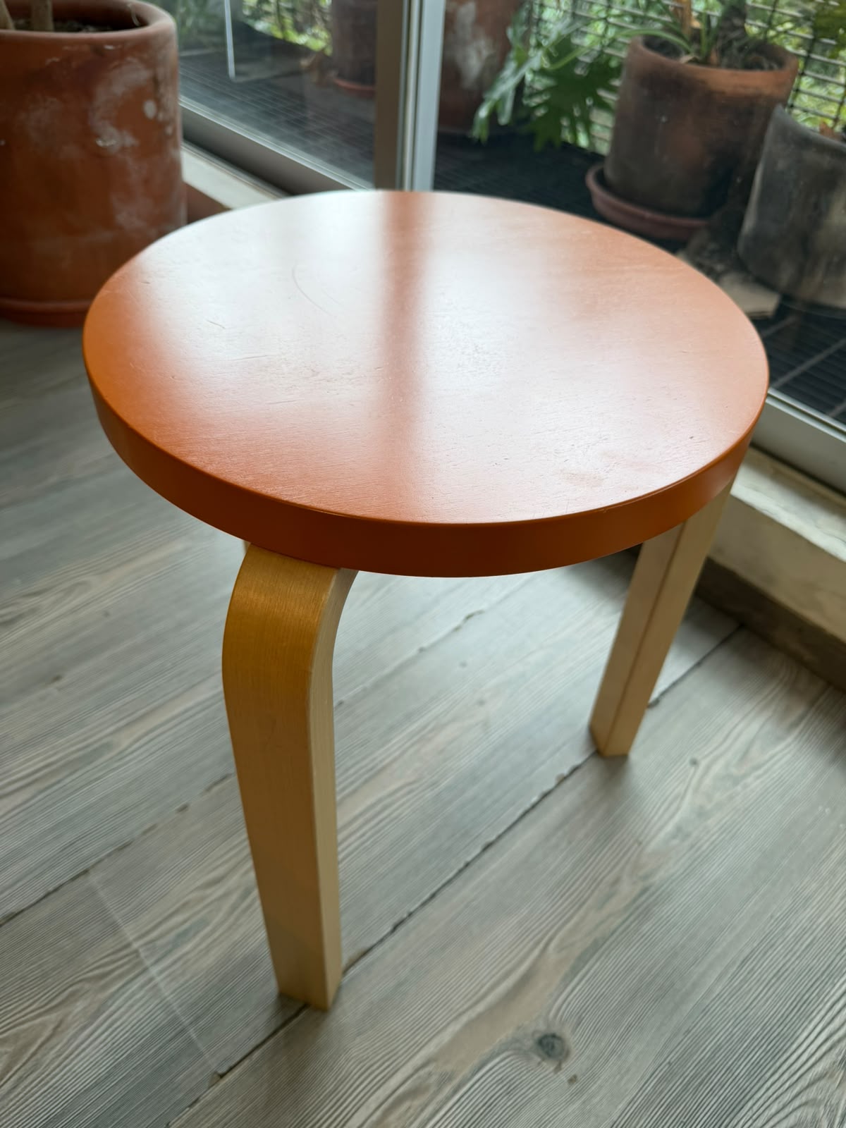 Stool 60       Artek