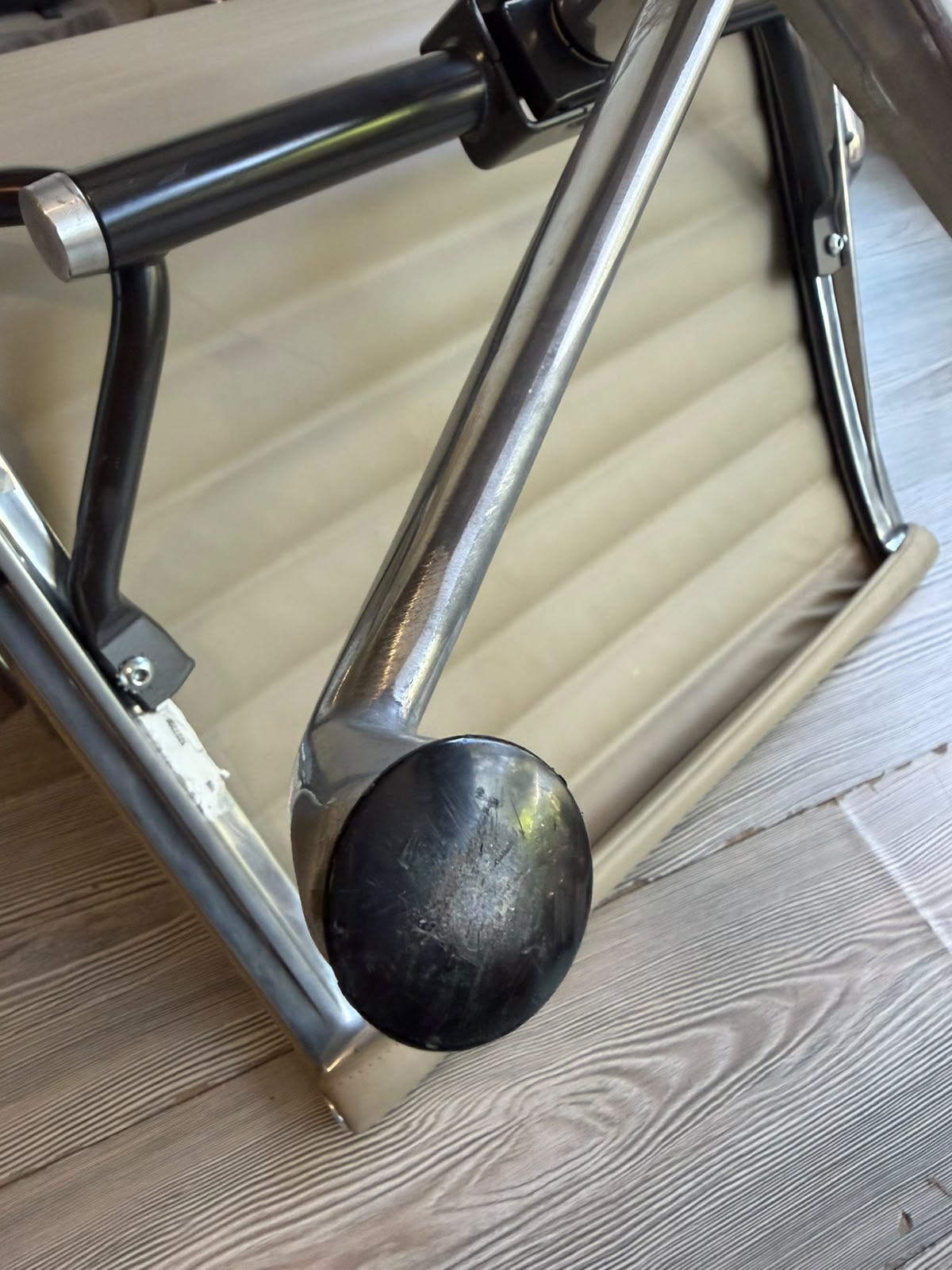 Eames Aluminum Group Lounge Chair         Herman Miller