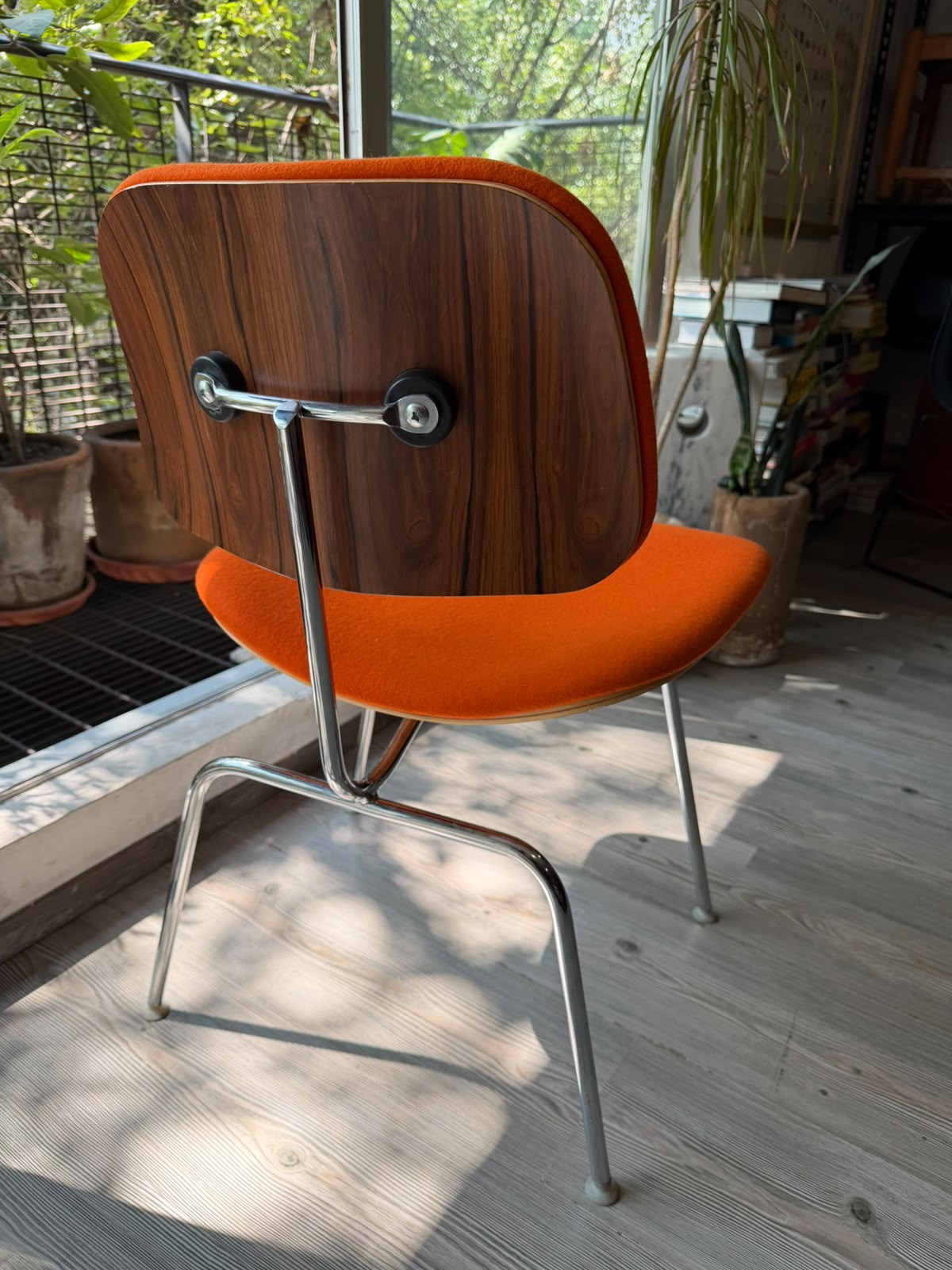 Eames DCM         Herman Miller