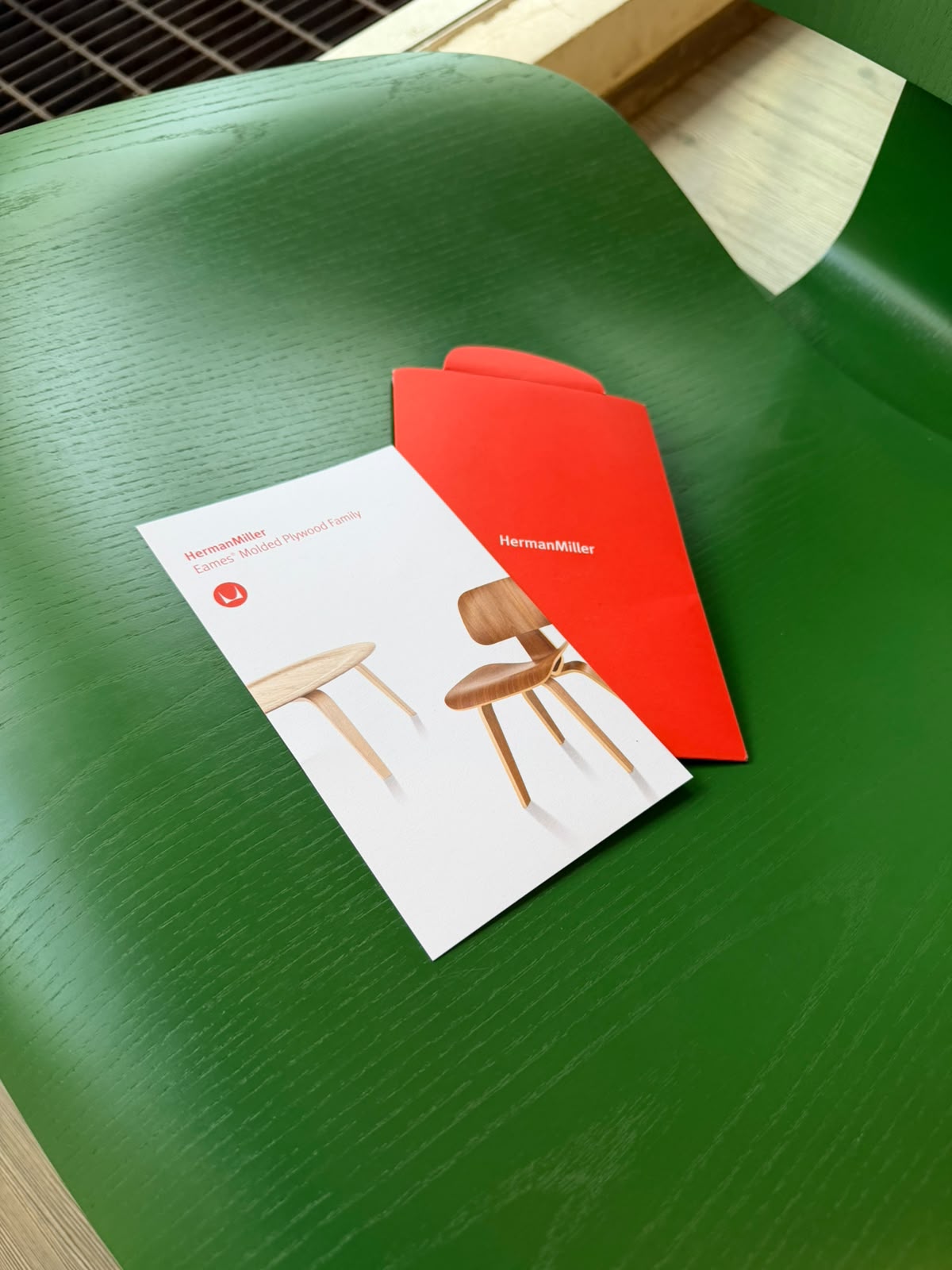 Eames LCW     Collab Herman Miller X HAY
