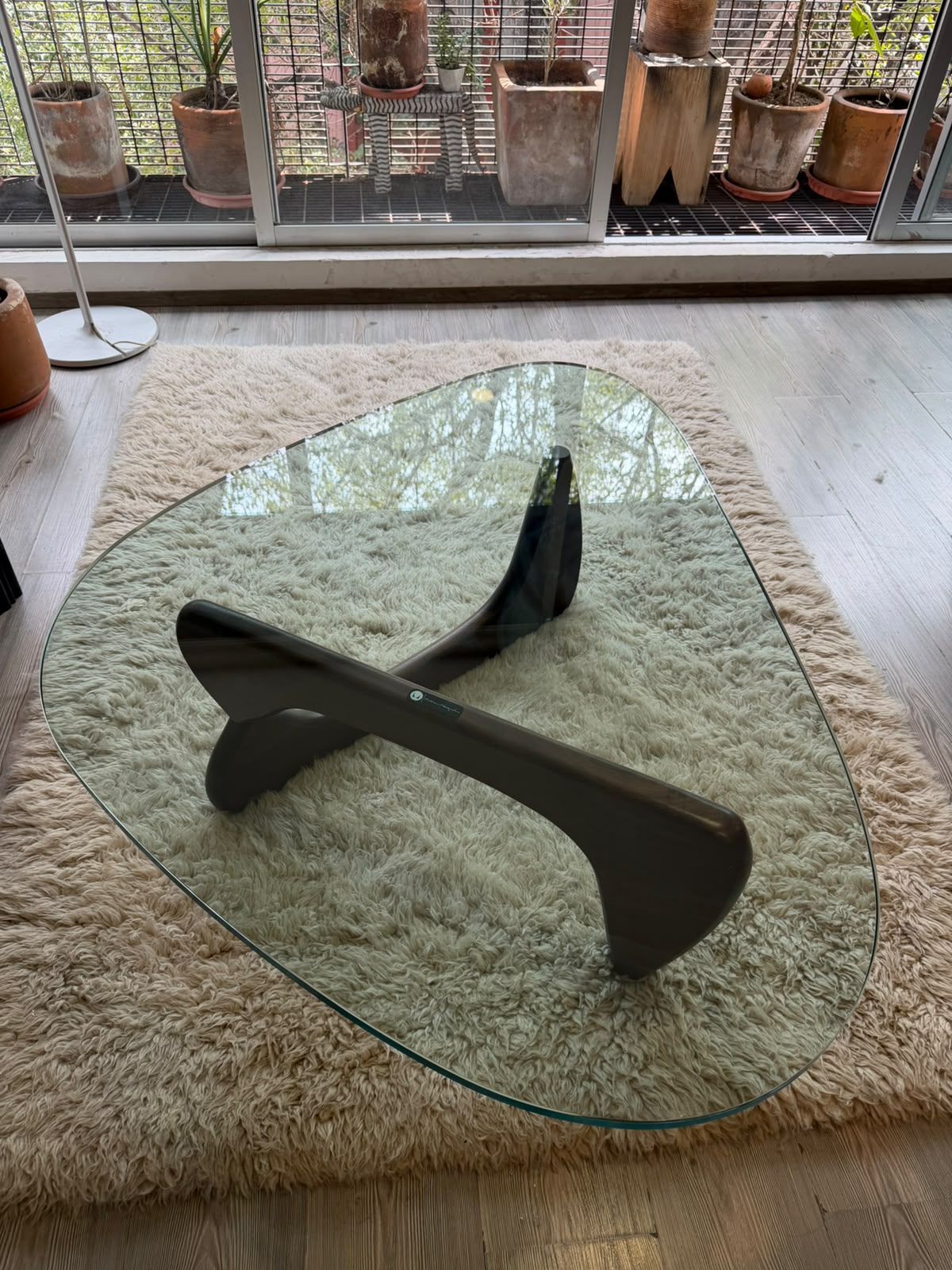 Noguchi table              Herman Miller