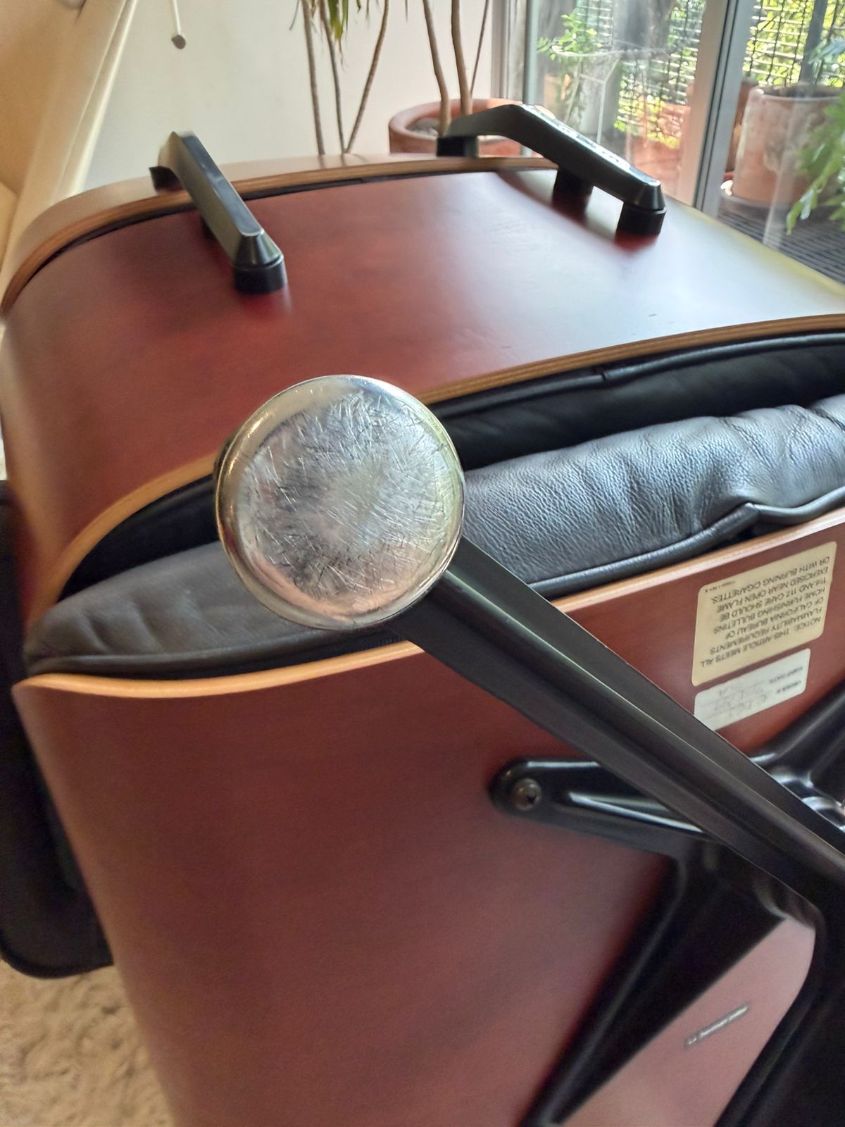 Eames Lounge & Ottoman       Herman Miller