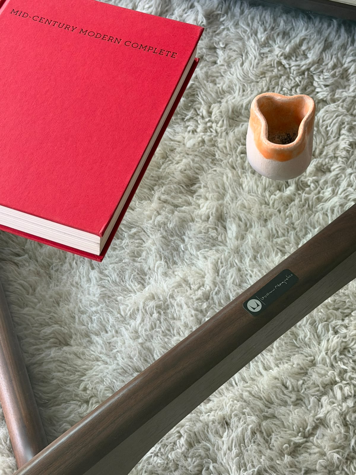 Noguchi table              Herman Miller