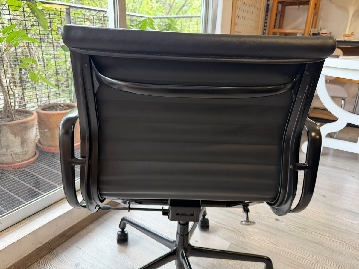 EA335 Eames Aluminum Group Herman Miller