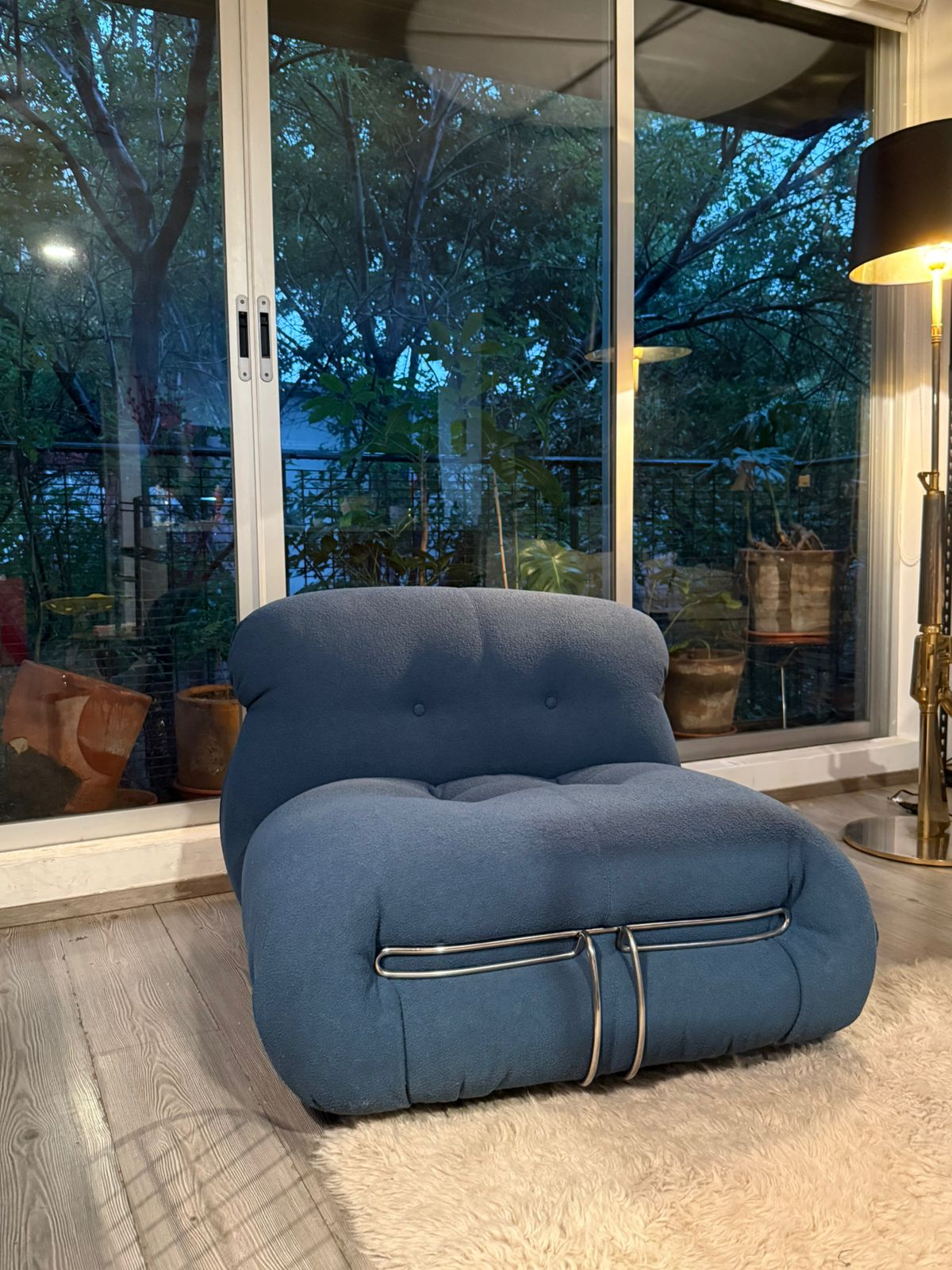 Soriana Armchair      Replica
