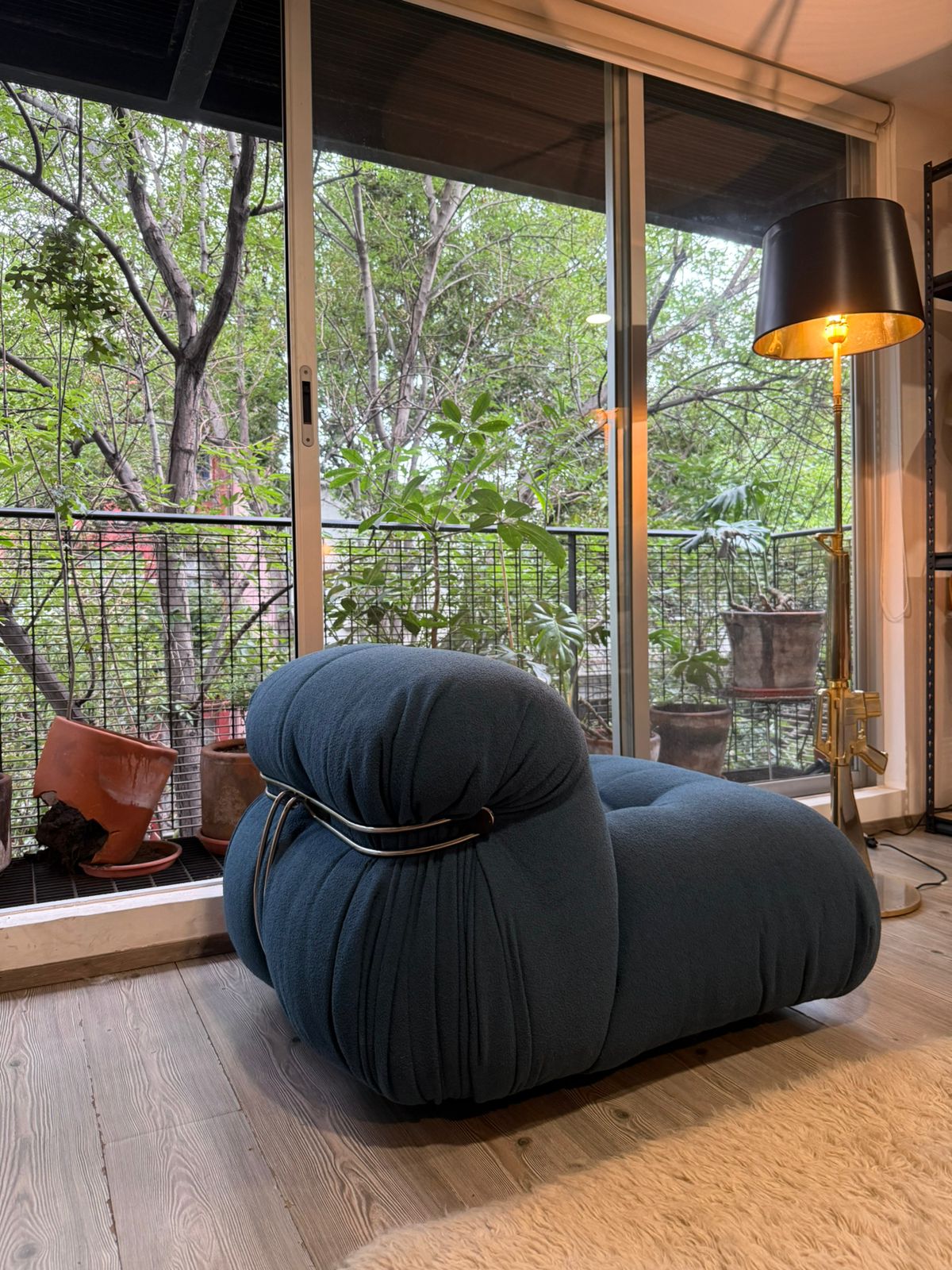 Soriana Armchair      Replica