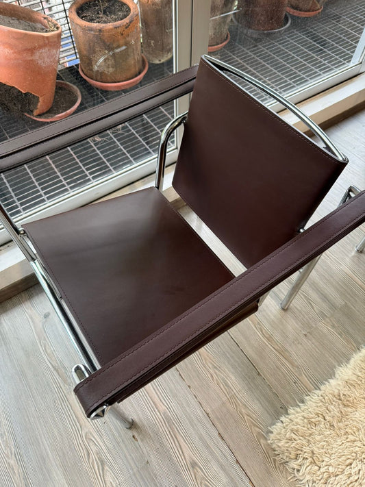 Lc1 Basculant Le Corbusier Replica